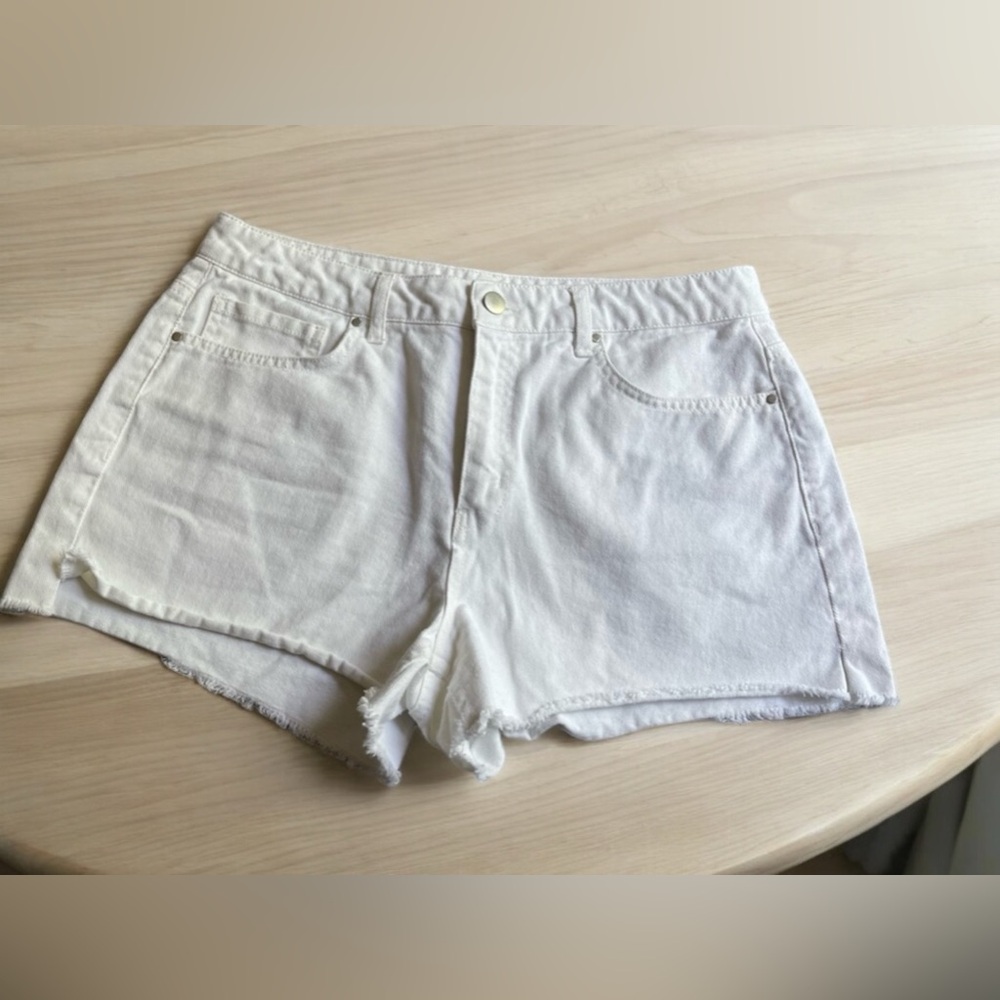 Lulus White Denim Shorts. Size 31. Not much stretch.
